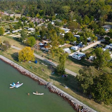 Aranypart Camping & Apartments Siofok Ngoại thất bức ảnh