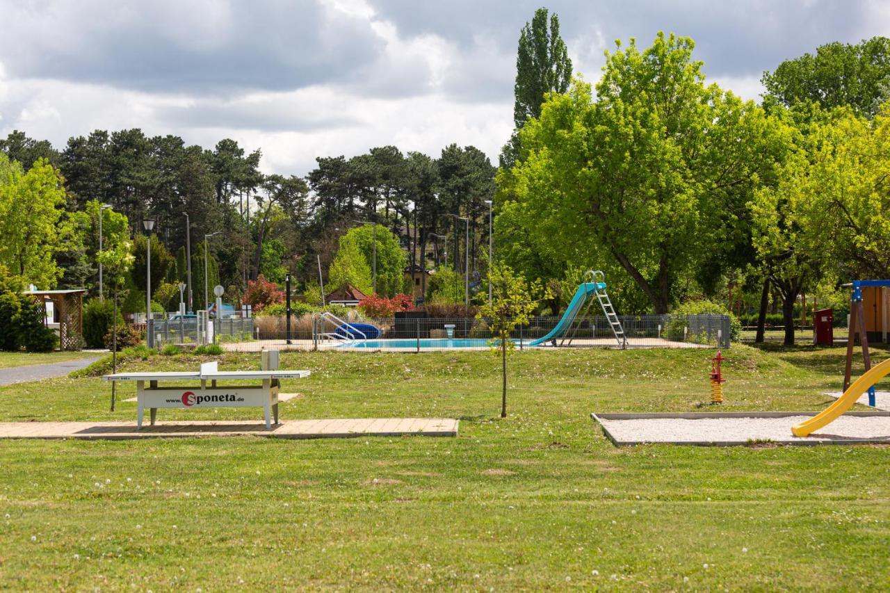 Aranypart Camping & Apartments Siofok Ngoại thất bức ảnh