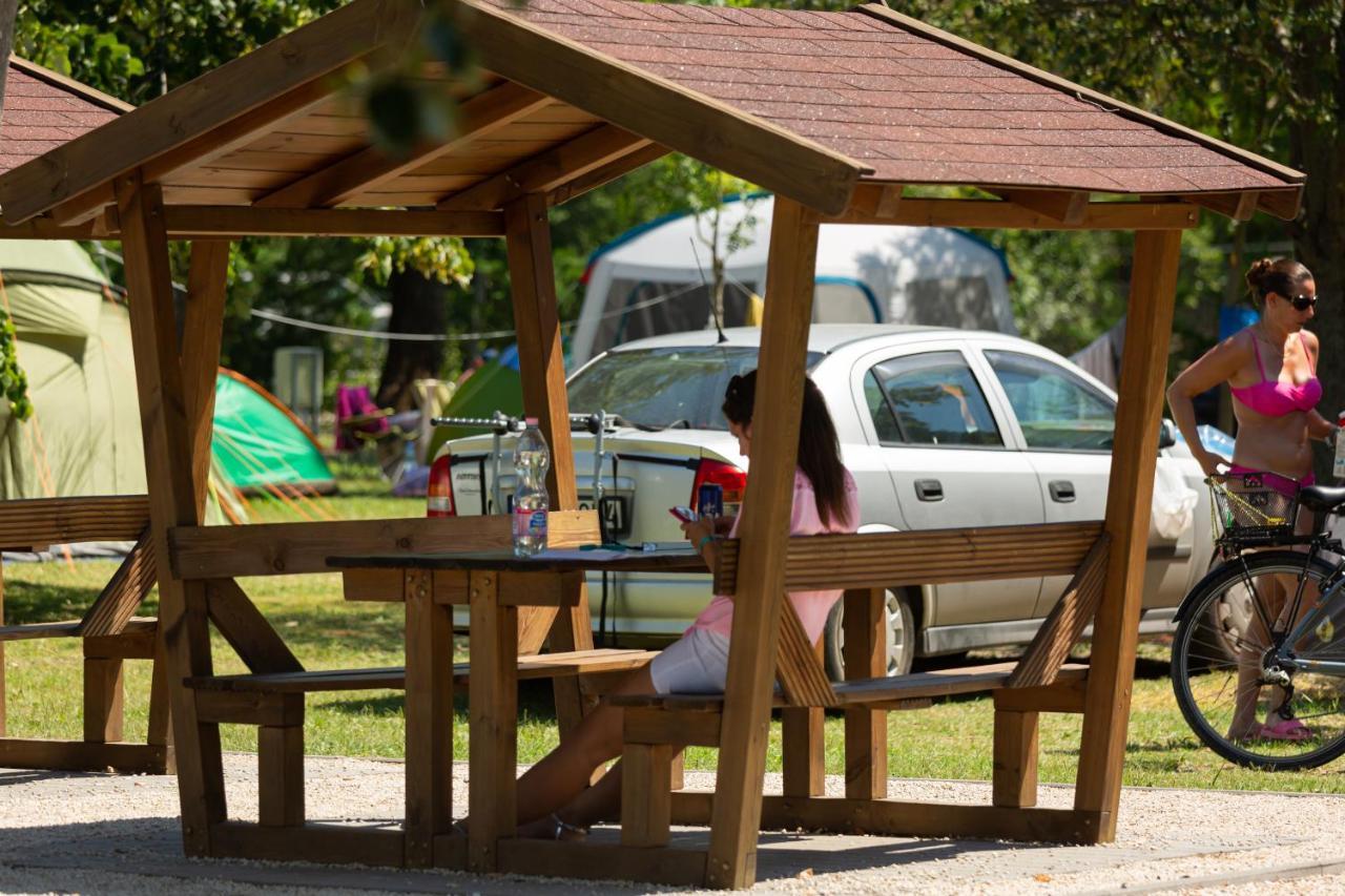 Aranypart Camping & Apartments Siofok Ngoại thất bức ảnh