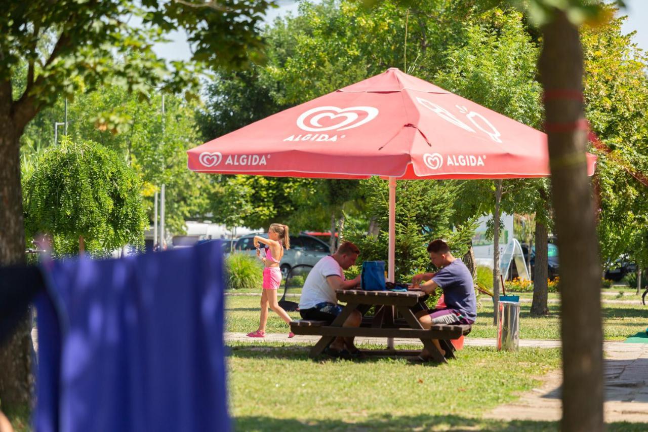 Aranypart Camping & Apartments Siofok Ngoại thất bức ảnh