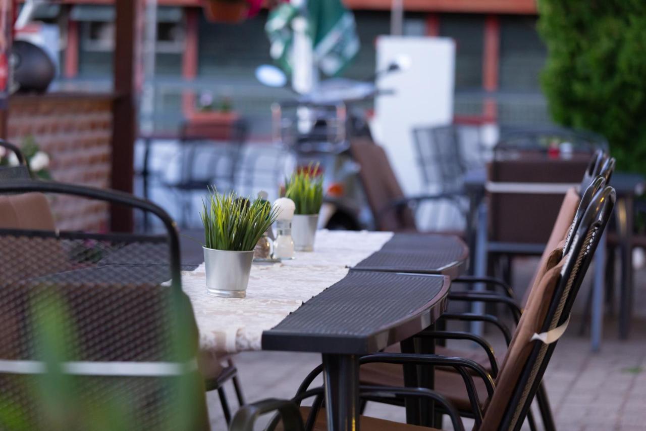 Aranypart Camping & Apartments Siofok Ngoại thất bức ảnh