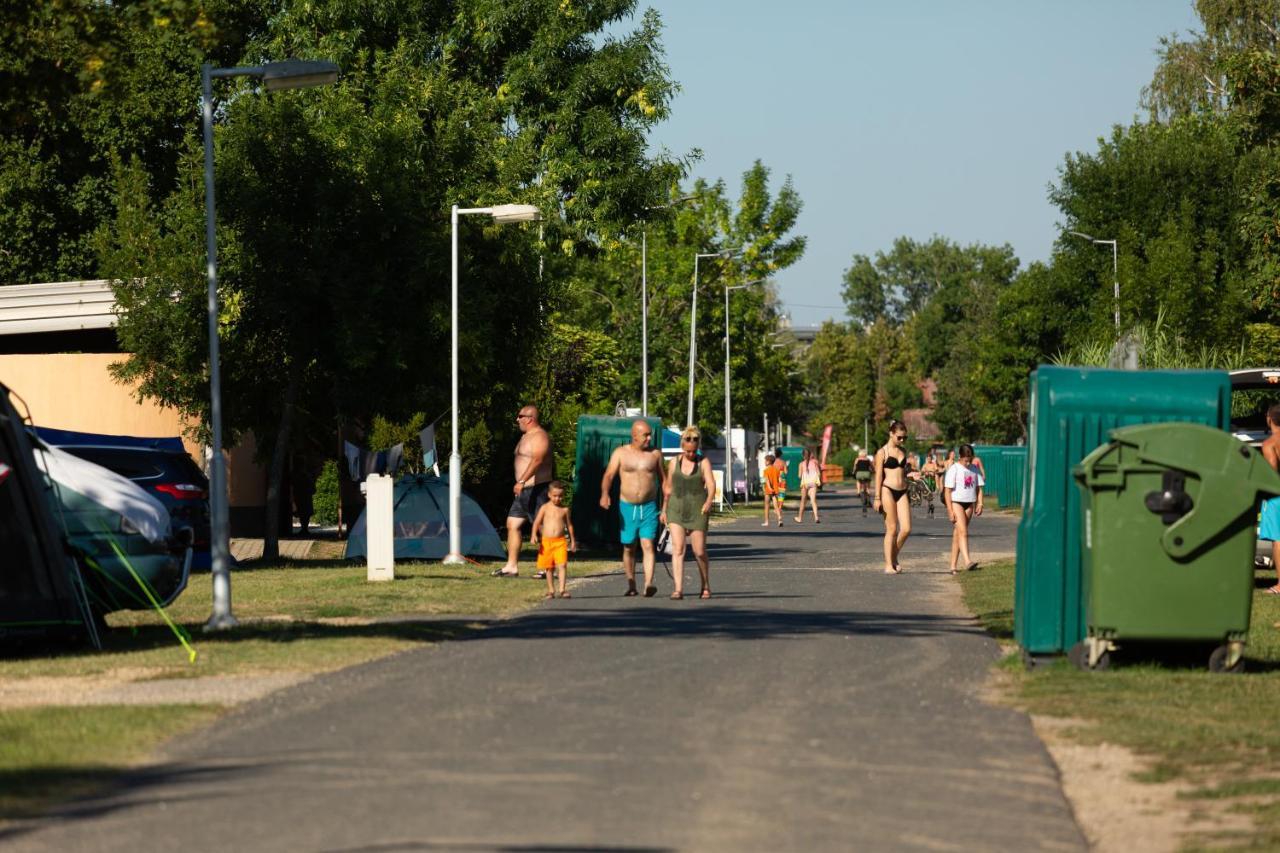 Aranypart Camping & Apartments Siofok Ngoại thất bức ảnh