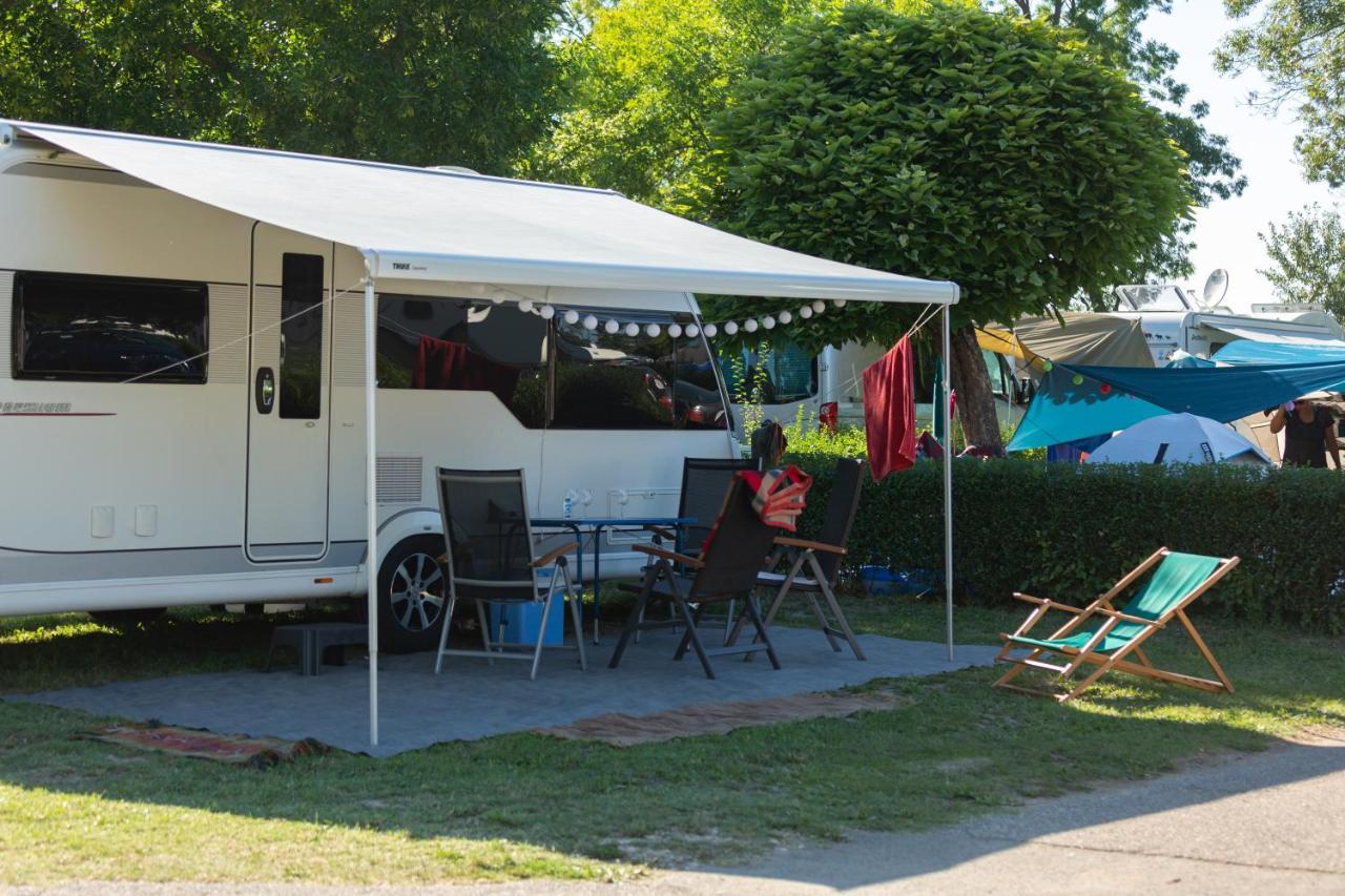 Aranypart Camping & Apartments Siofok Ngoại thất bức ảnh