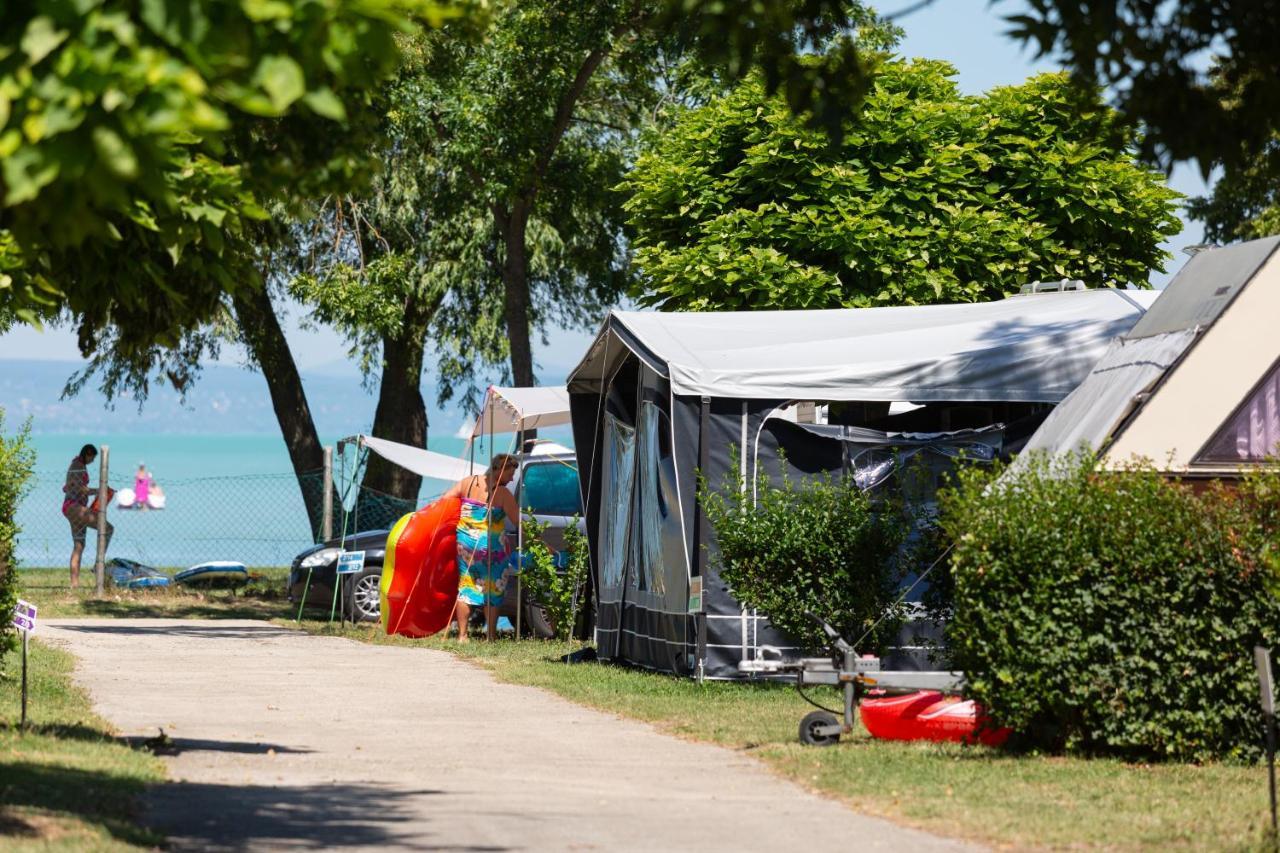 Aranypart Camping & Apartments Siofok Ngoại thất bức ảnh