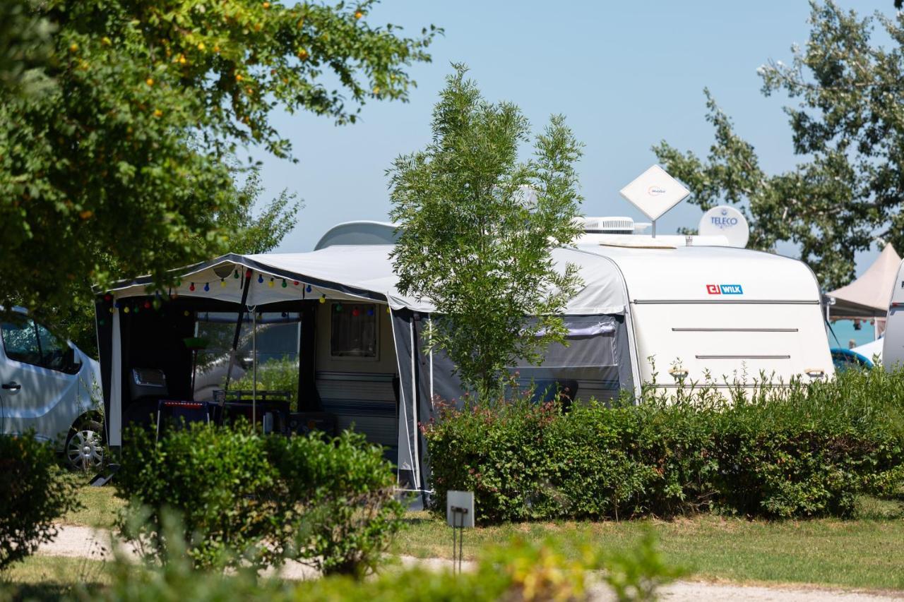 Aranypart Camping & Apartments Siofok Ngoại thất bức ảnh