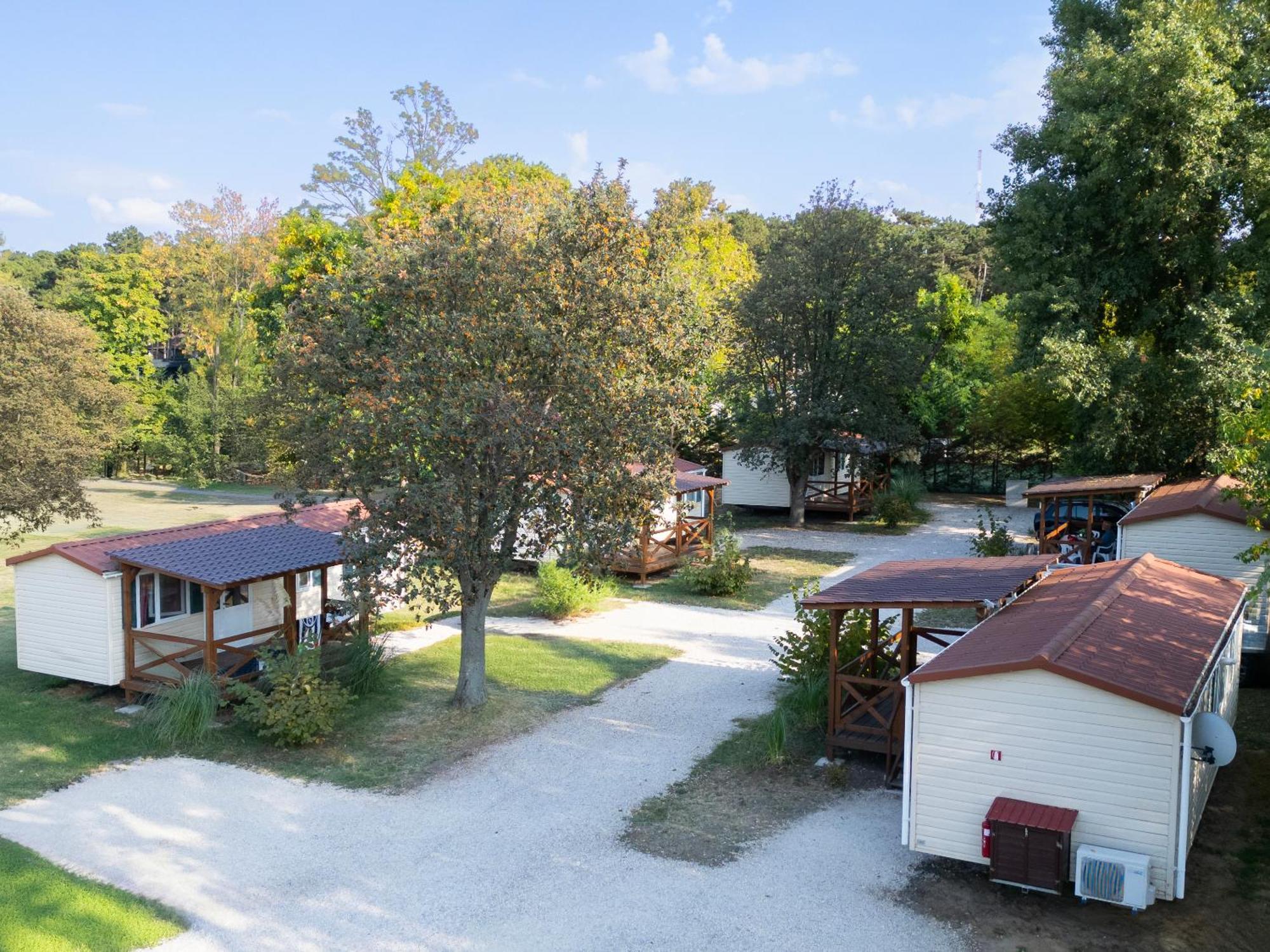 Aranypart Camping & Apartments Siofok Ngoại thất bức ảnh