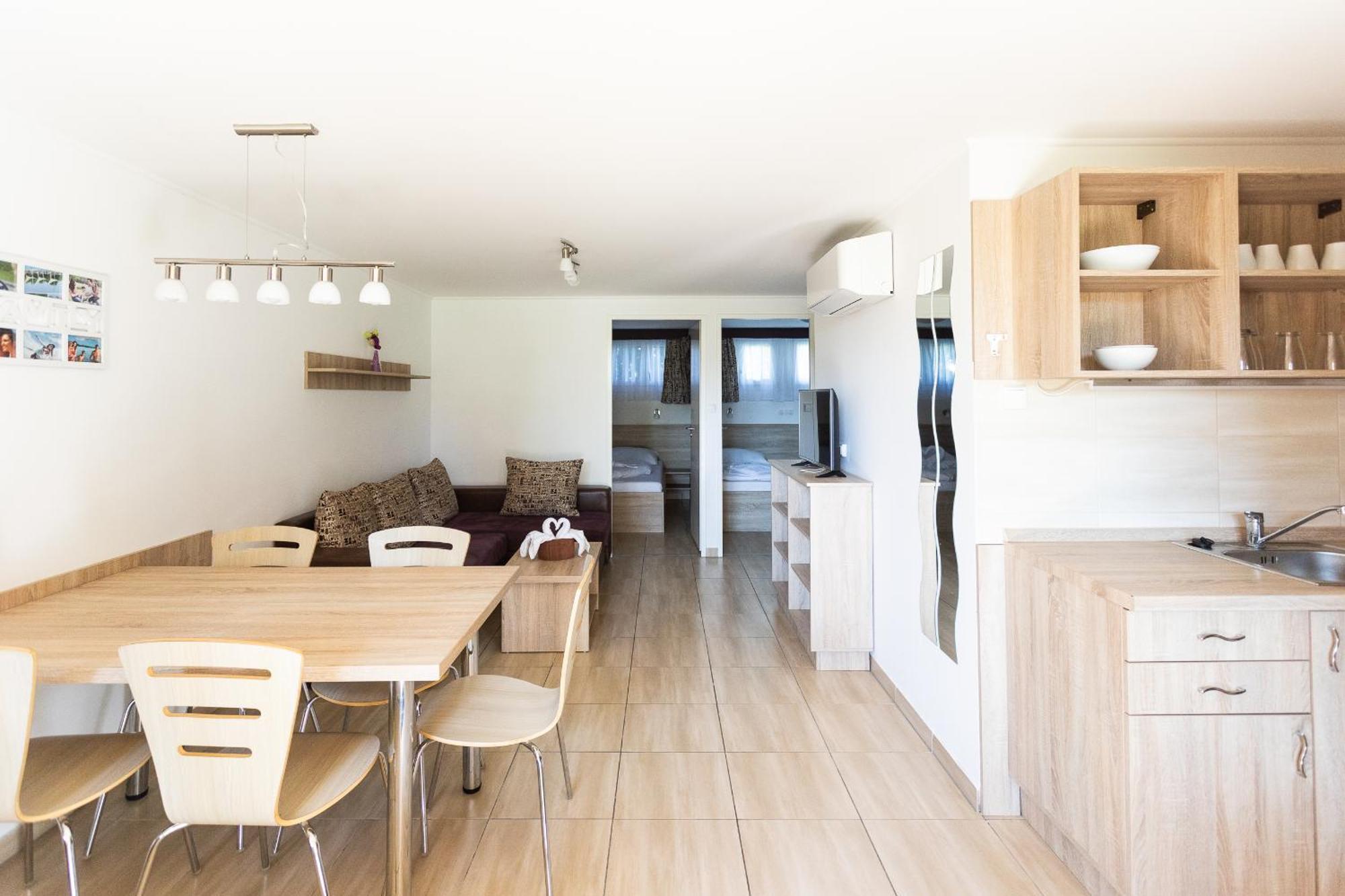Aranypart Camping & Apartments Siofok Ngoại thất bức ảnh