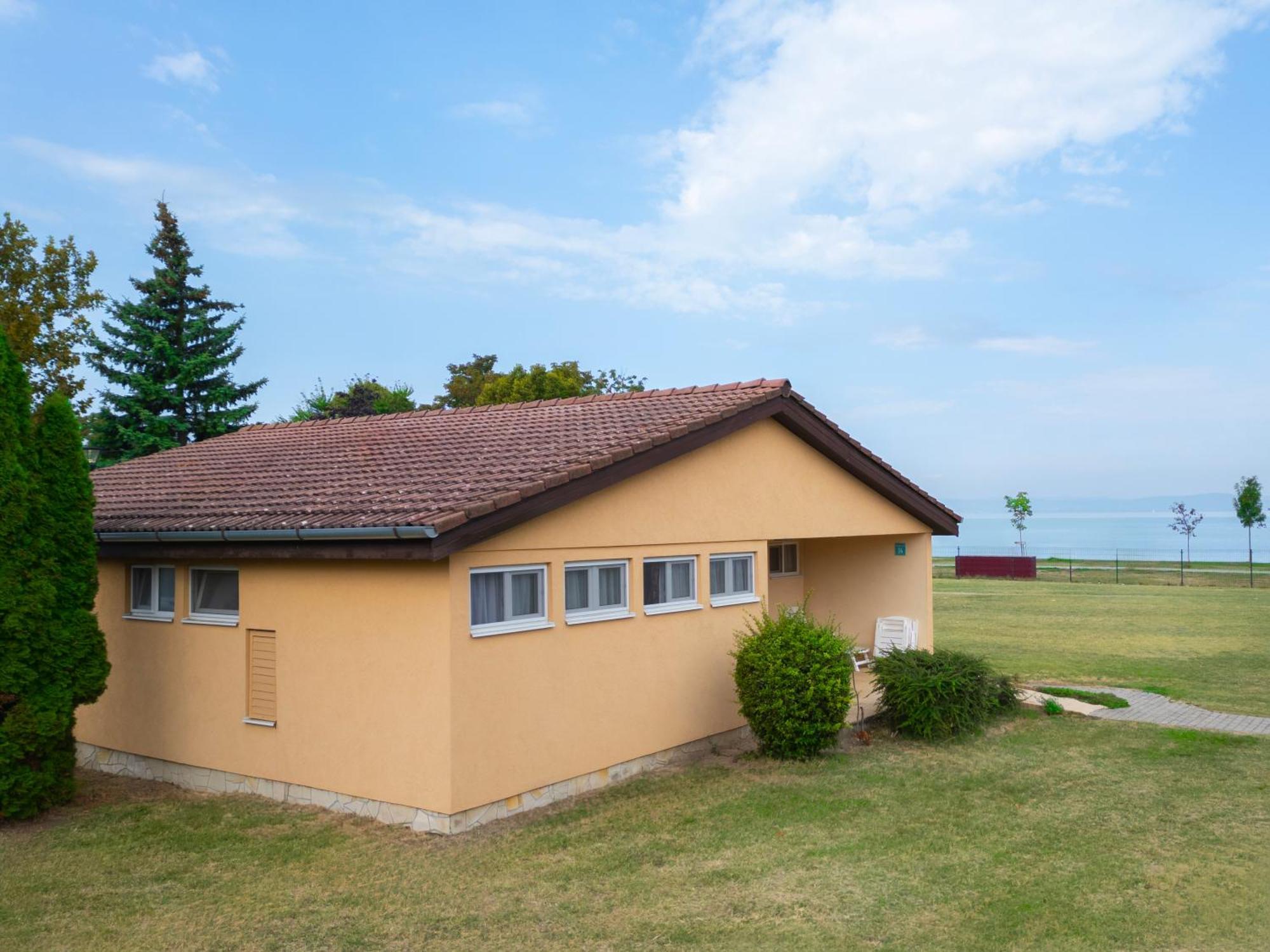 Aranypart Camping & Apartments Siofok Ngoại thất bức ảnh